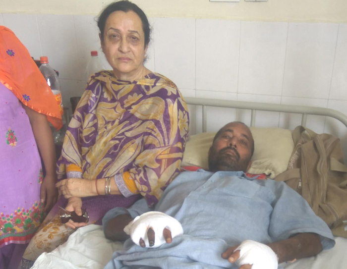 ਸੜਕ ਹਾਦਸੇ ''ਚ ਜ਼ਖਮੀ ਵਿਅਕਤੀ ਨੇ ਡਾਕਟਰਾਂ ''ਤੇ ਲਾਏ ਇਲਾਜ ਨਾ ਕਰਨ ਦੇ ਦੋਸ਼