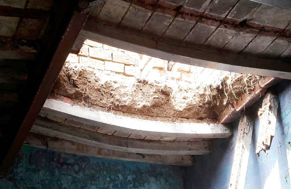 ਲਗਾਤਾਰ ਪੈ ਰਹੇ ਮੀਂਹ ਕਾਰਨ 2 ਪਰਿਵਾਰਾਂ ਦੇ ਮਕਾਨ ਹੋਏ ਢਹਿ-ਢੇਰੀ