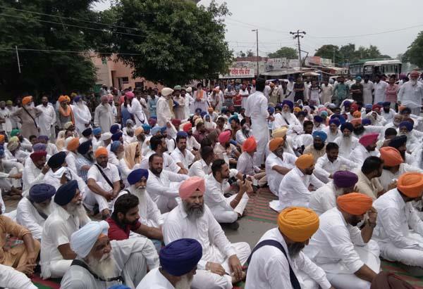 akalis protest against dharna ruling party