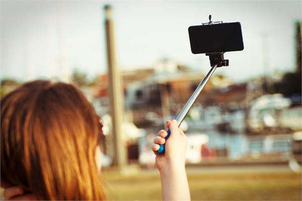 on the indian top of the losers of the selfie cycle