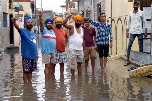 water entered the houses  people protested