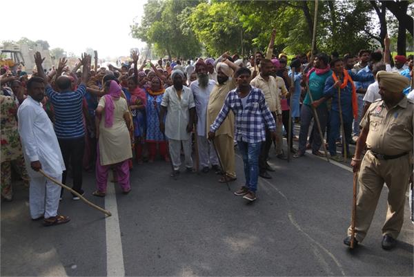 dera chief  s muscular protests protests by lovers
