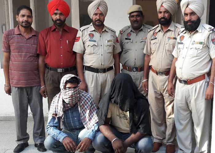 ਮੋਟਰ ਚੋਰ ਤੇ ਨਾਜਾਇਜ਼ ਸ਼ਰਾਬ ਸਮੇਤ 3 ਅੜਿੱਕੇ