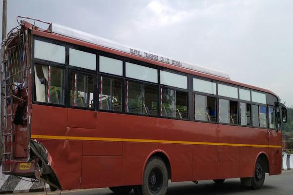 five passengers injured in truck collision with truck