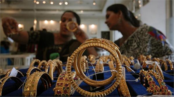 jewelry thieves of rs 15 crore from indian jewelery showroom in uk
