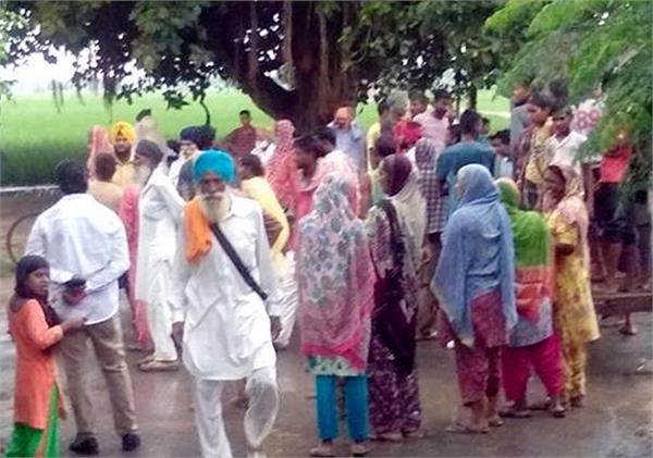 dharna planted by villagers for carrying liquor contract