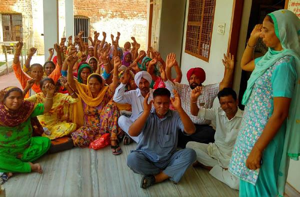 midday meal workers union dharna before the district education officer  s office