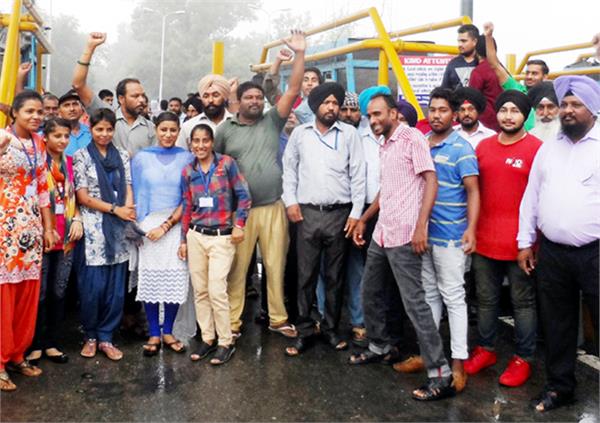 toll plaza employees protest