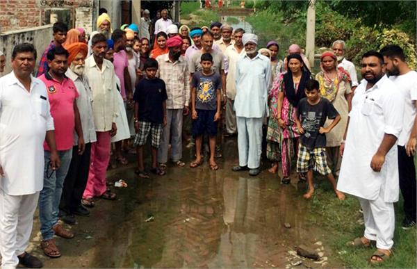 ater in the village of saraiyan is not getting drained