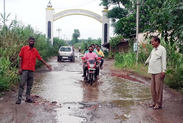 shopped water standing in the street hurt the shopkeepers