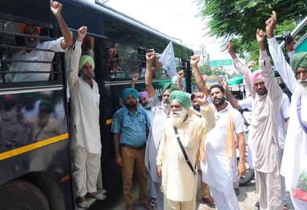 jail bharo movement  on the second day  31 farmers gave their arrest