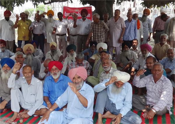 powercom pensioners protest against government and management