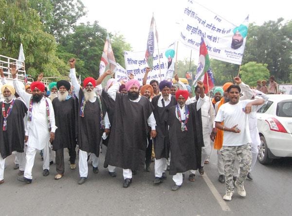 ljp leaders protested by wearing black robes 
