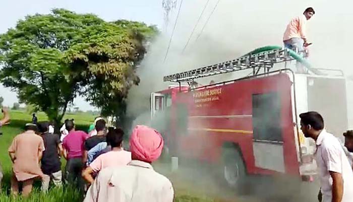 ਟਾਇਰਾਂ ਨਾਲ ਭਰੇ ਟਰਾਲੇ ਨੂੰ ਲੱਗੀ ਅੱਗ, ਇਕ ਵਿਅਕਤੀ ਝੁਲਸਿਆ