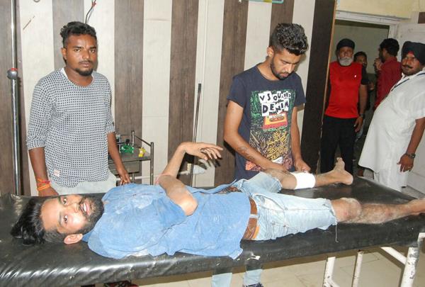 minor clash in 2 groups of students  2 injured
