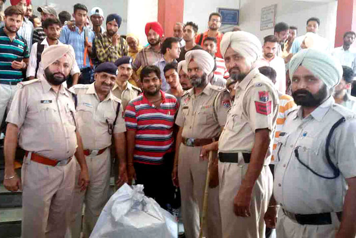 ਆਜ਼ਾਦੀ ਦਿਹਾੜੇ ਦੇ ਮੱਦੇਨਜ਼ਰ ਪੁਲਸ ਵੱਲੋਂ ਰੇਲਵੇ ਸਟੇਸ਼ਨ ਦੀ ਚੈਕਿੰਗ