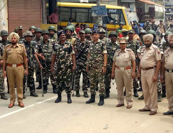 ਹਾਈ ਅਲਰਟ ਕਾਰਨ ਕਮਿਸ਼ਨਰ ਨੇ ਤਿਆਰ ਕੀਤੀ 2106 ਜਵਾਨਾਂ ਦੀ ਟੀਮ