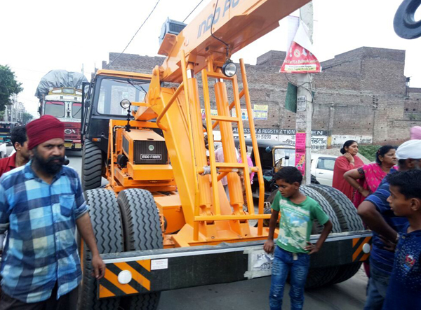 ਹੈੱਡਫੋਨ ਲਾ ਕੇ ਚਲਾ ਰਿਹਾ ਸੀ ਕ੍ਰੇਨ, ਰਾਹ ਜਾਂਦੀ ਔਰਤ ਨੂੰ ਕੁਚਲਿਆ, ਮੌਤ