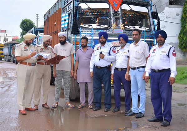 traffic police seizes 1748 challans and recovers 11 lakh fine