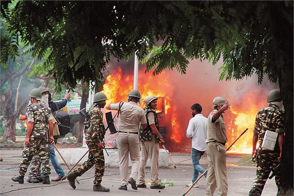 uk and canadian government advise to citizens visiting india
