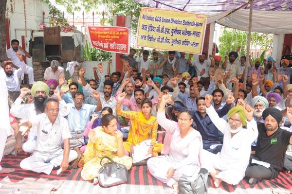 rural mailing service continues to continue the strike