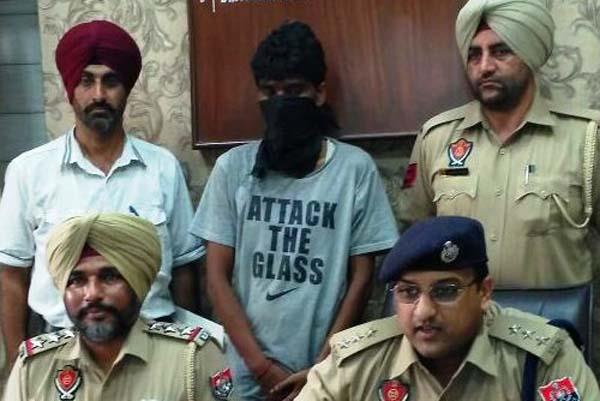 smack  drug smuggler  arrested