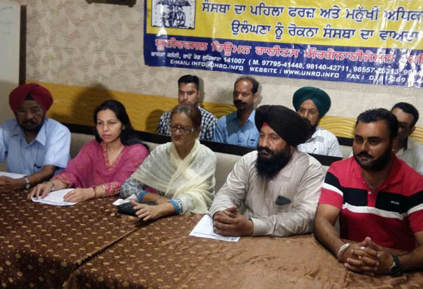 ਬਜ਼ੁਰਗ ਮਾਂ ਨੇ ਪੁਲਸ ''ਤੇ ਕਾਰਵਾਈ ਨਾ ਕਰਨ ਦਾ ਲਾਇਆ ਦੋਸ਼