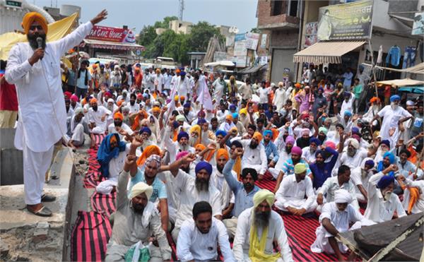 slogans against the government by kisan sangharsh committee