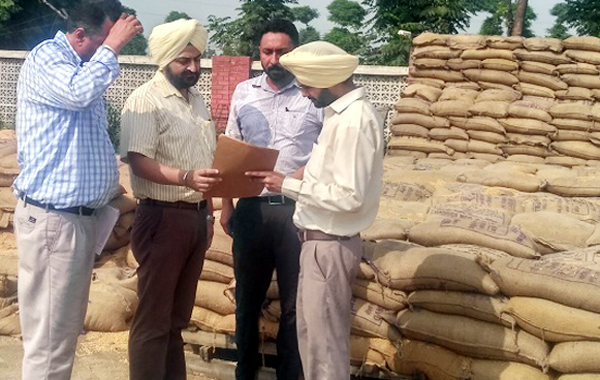 ਗਰੀਬਾਂ ਦੀ ਕਣਕ ''ਤੇ ਡਾਕਾ ਮਾਰਨ ਵਾਲੇ ਇੰਸਪੈਕਟਰਾਂ ''ਤੇ ਕੇਸ ਦਰਜ