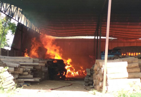 ਕੂਲਰ ਪੈਡ ਫੈਕਟਰੀ ''ਚ ਅੱਗ, ਲੱਖਾਂ ਦਾ ਨੁਕਸਾਨ