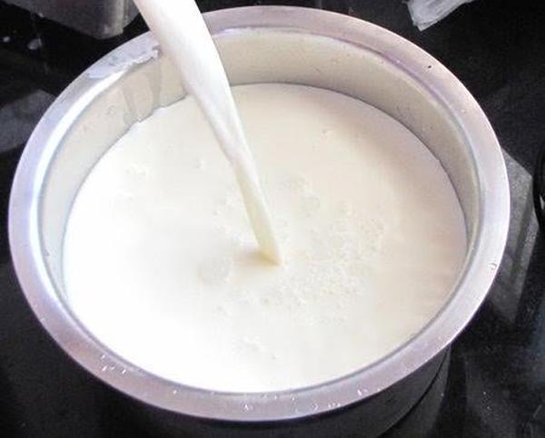 traders are getting silver with adulterated and artificial milk