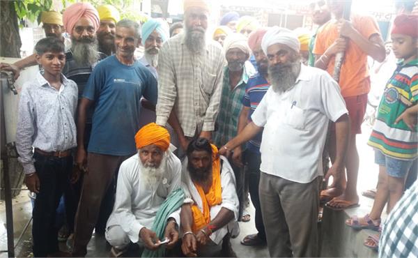 shopkeepers seize fake babbles