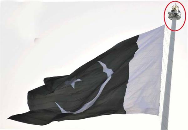 the 400 foot high pakistani flag is being disfavored by viewers of the parade