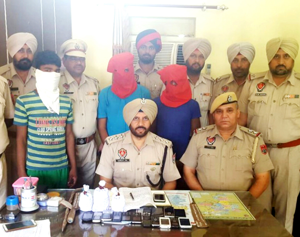 ਪੁਲਸ ਵੱਲੋਂ ਲੁਟੇਰਾ ਗਿਰੋਹ ਦੇ 3 ਮੈਂਬਰ ਕਾਬੂ, 2 ਫਰਾਰ