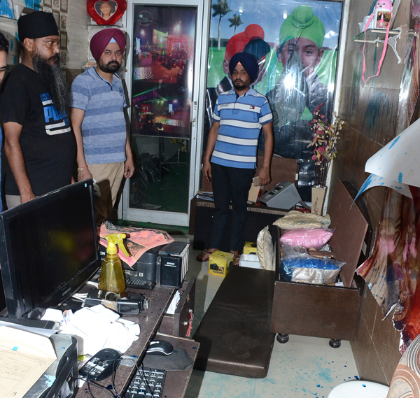 ਅਣਪਛਾਤੇ ਵਿਅਕਤੀਆਂ ਵੱਲੋਂ ਸਟੂਡੀਓ ''ਚੋਂ ਲੱਖਾਂ ਦਾ ਸਾਮਾਨ ਚੋਰੀ