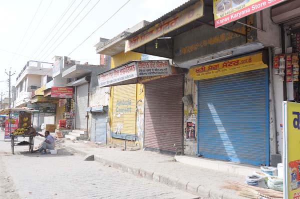 ਕੀਟਨਾਸ਼ਕ ਵਿਕਰੇਤਾਵਾਂ ਨੇ ਦੁਕਾਨਾਂ ਬੰਦ ਕਰ ਕੇ ਸਰਕਾਰ ਖਿਲਾਫ਼ ਜਤਾਇਆ ਰੋਸ