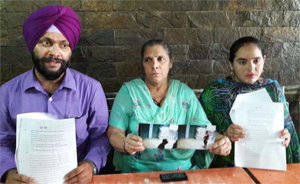 widow inderjit kaur accused of not taking action against the police