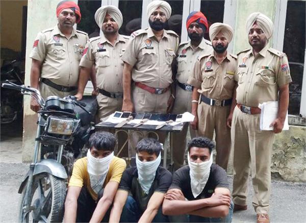 3 arrested for snatching on stolen motorcycles