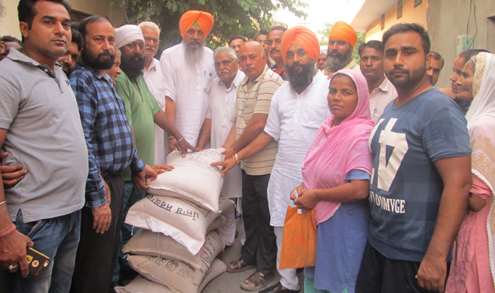 ਗਰੀਬ ਪਰਿਵਾਰਾਂ ਨੂੰ ਸਸਤੀ ਕਣਕ ਵੰਡੀ