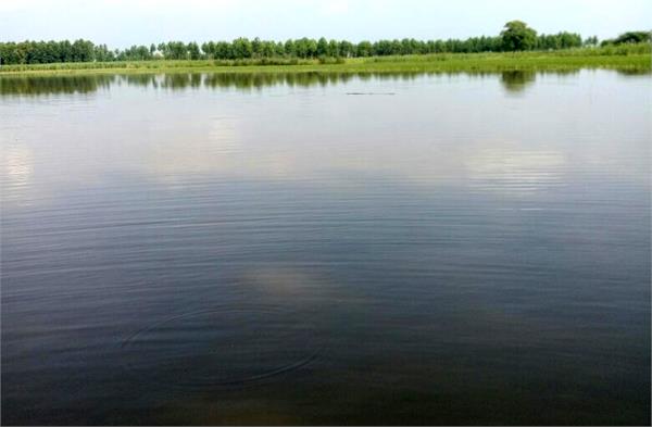 international border full of water