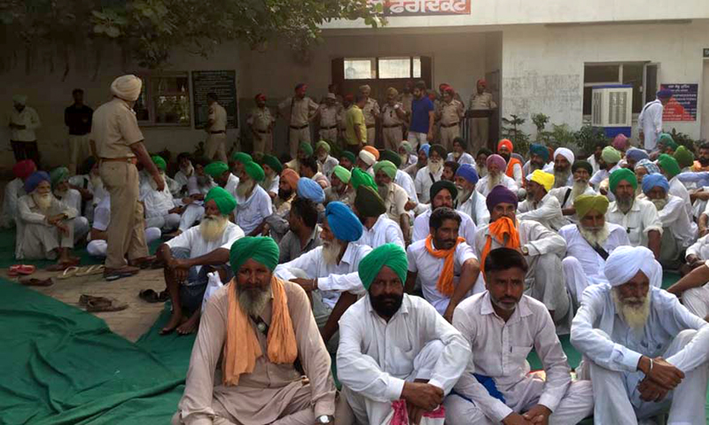 ਧਰਨਾ ਦੇ ਰਹੇ ਕਿਸਾਨਾਂ ''ਚੋਂ 109 ਗ੍ਰਿਫਤਾਰ