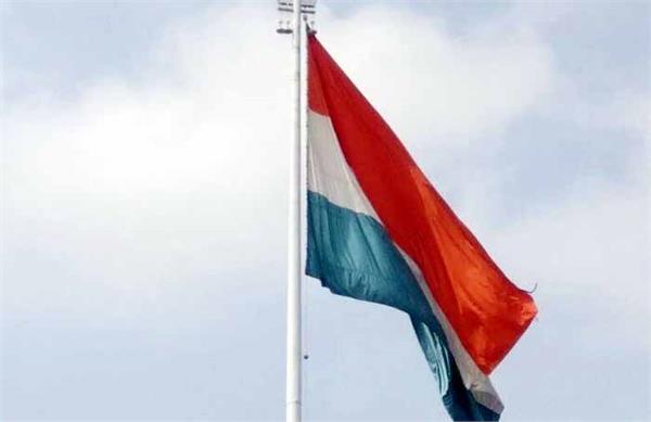 tricolor collapsed in railway park