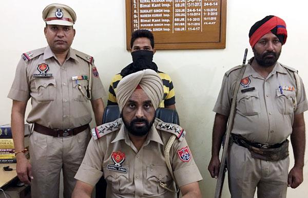 10 grams of heroin arrested with smuggler