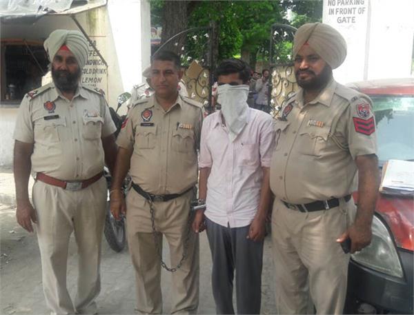 the fake journalist who sought money for liquor was arrested