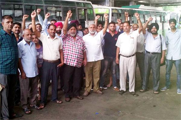 protests against the government by the roadways workers