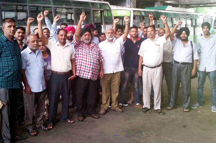 ਰੋਡਵੇਜ਼ ਕਾਮਿਆਂ ਵੱਲੋਂ ਮੰਗਾਂ ਨੂੰ ਲੈ ਕੇ ਸਰਕਾਰ ਖਿਲਾਫ਼ ਰੋਸ ਪ੍ਰਦਰਸ਼ਨ