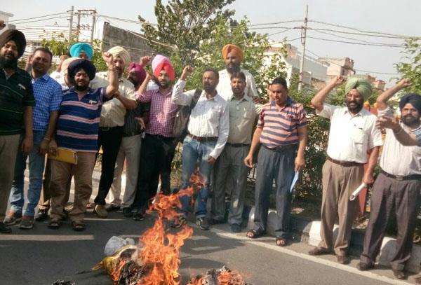 hundreds of teachers hammered the minister