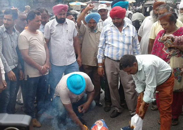 ਪੇਂਡੂ ਡਾਕ ਸੇਵਕਾਂ ਨੇ ਫੂਕਿਆ ਕੇਂਦਰ ਸਰਕਾਰ ਦਾ ਪੁਤਲਾ