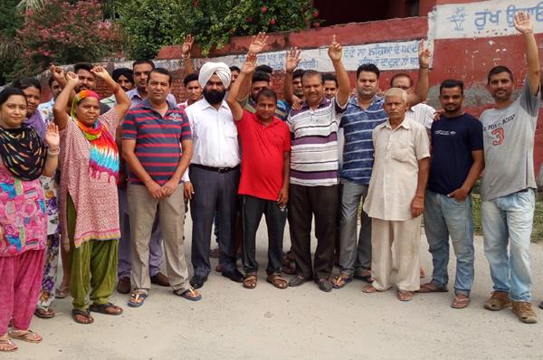 people protest against power cuts for several hours in the face of power failure
