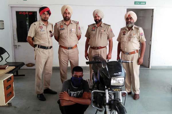 thieves arrested with motorcycles